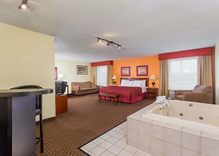 Hotel Quality & I-55 And I-74 4*