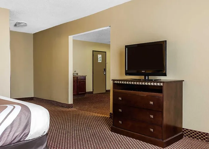 Quality & I-55 And I-74 Hotel 4*