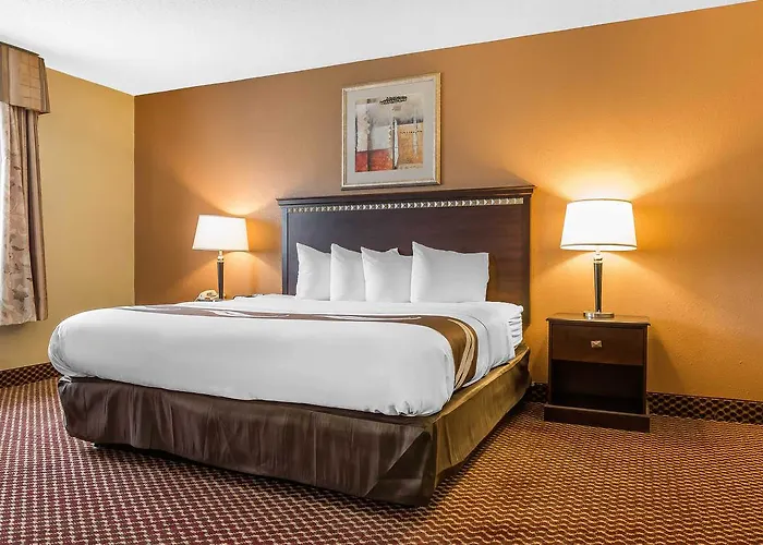 Hotel Quality & I-55 And I-74
