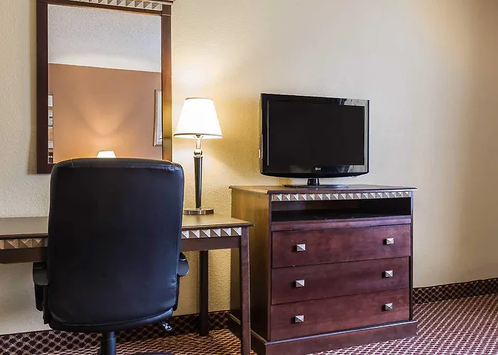 Hotel Quality & I-55 And I-74