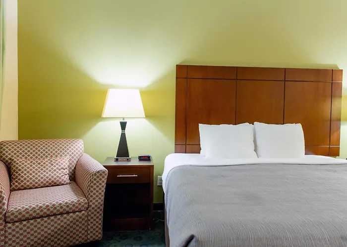 Quality & I-55 And I-74 Hotel