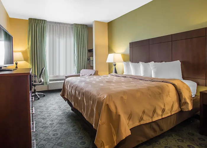 Hotel Quality & I-55 And I-74