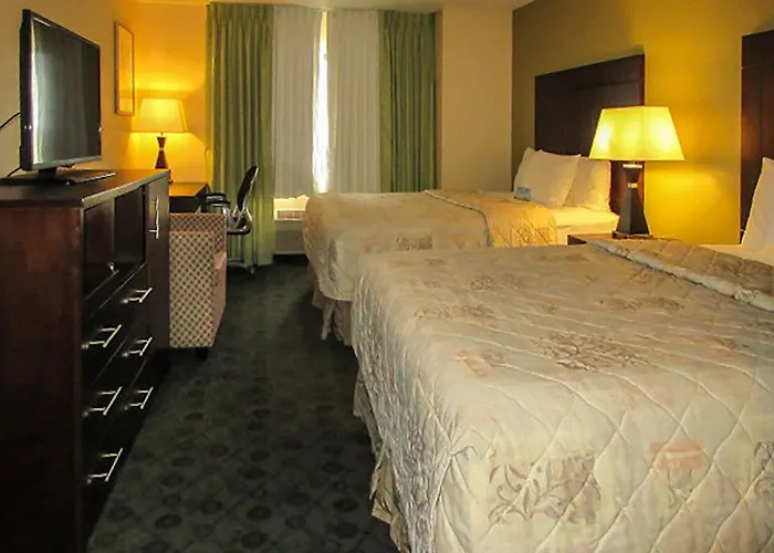 Hotel Quality & I-55 And I-74 4*