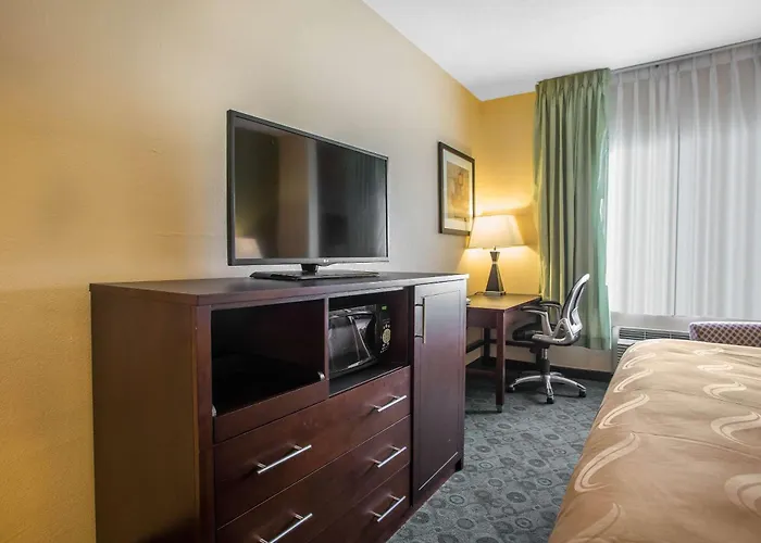 Hotel Quality & I-55 And I-74