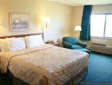 Hotel Quality & I-55 And I-74 4*